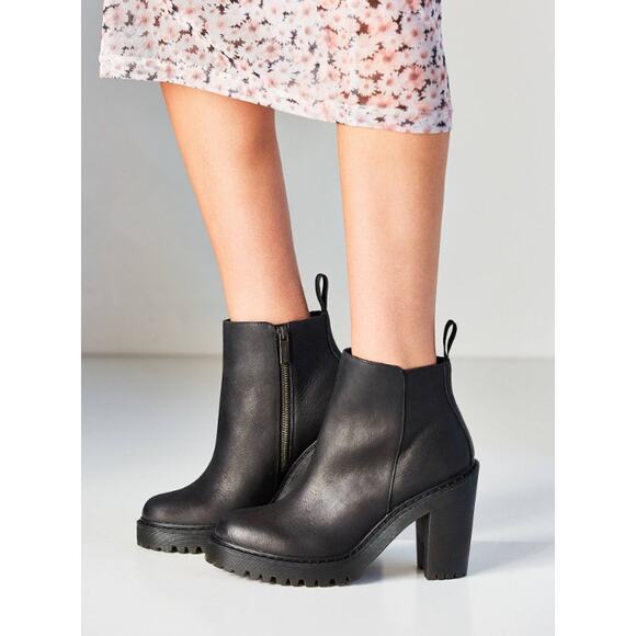 DR. MARTENS Magdalena Leather Heeled Ankle Boot Black Women's 8 - Picture 13 of 13